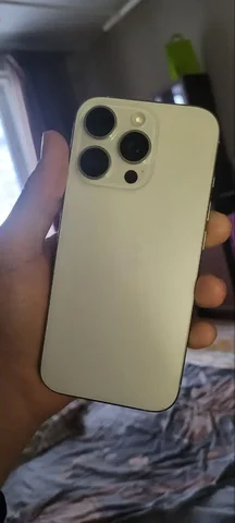 Продам iPhone 16 Pro 128GB с разбитой матрицей - Кабели и адаптеры в Москва