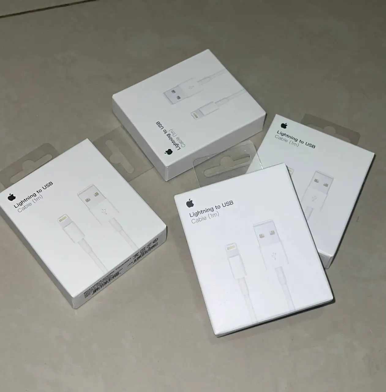 Зарядный провод iPhone Lightning-USB - Кабели и адаптеры (Электроника) в Москва