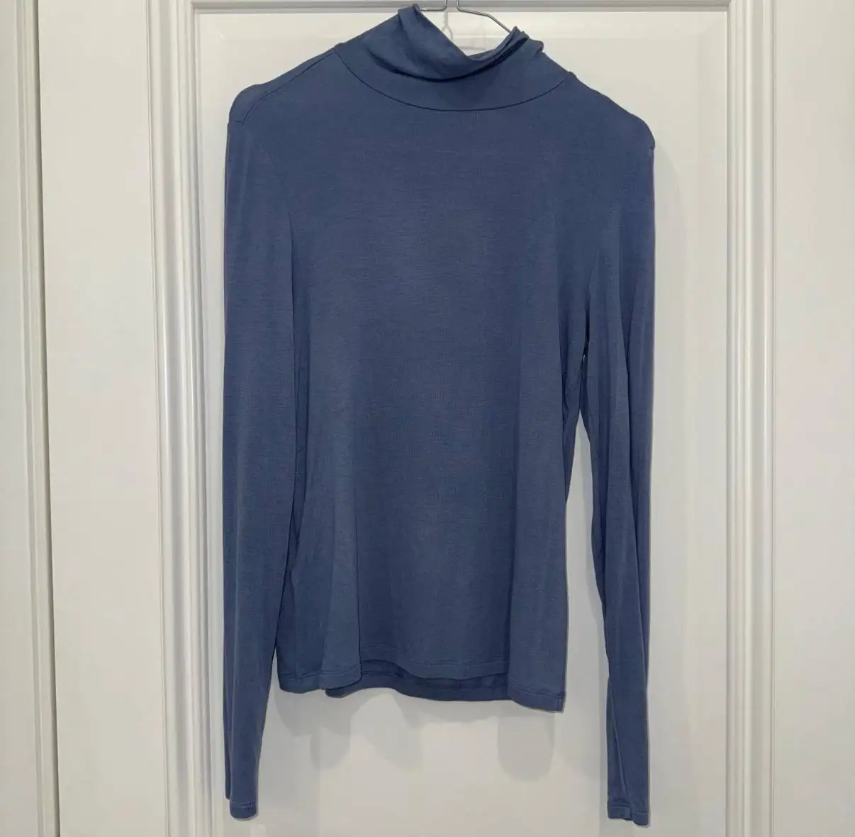 Продажа кофт и топов с длинным рукавом разных цветов и размеров - Верхняя одежда (Одежда) в Москва