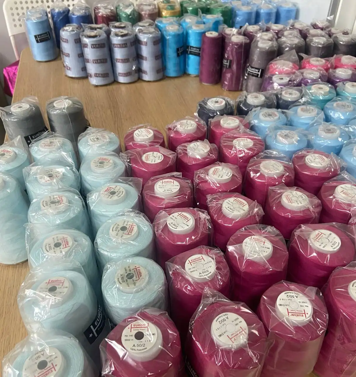 Швейные нитки Euron, бобины 5000м, 39 цветов - Барахолка в Москва
