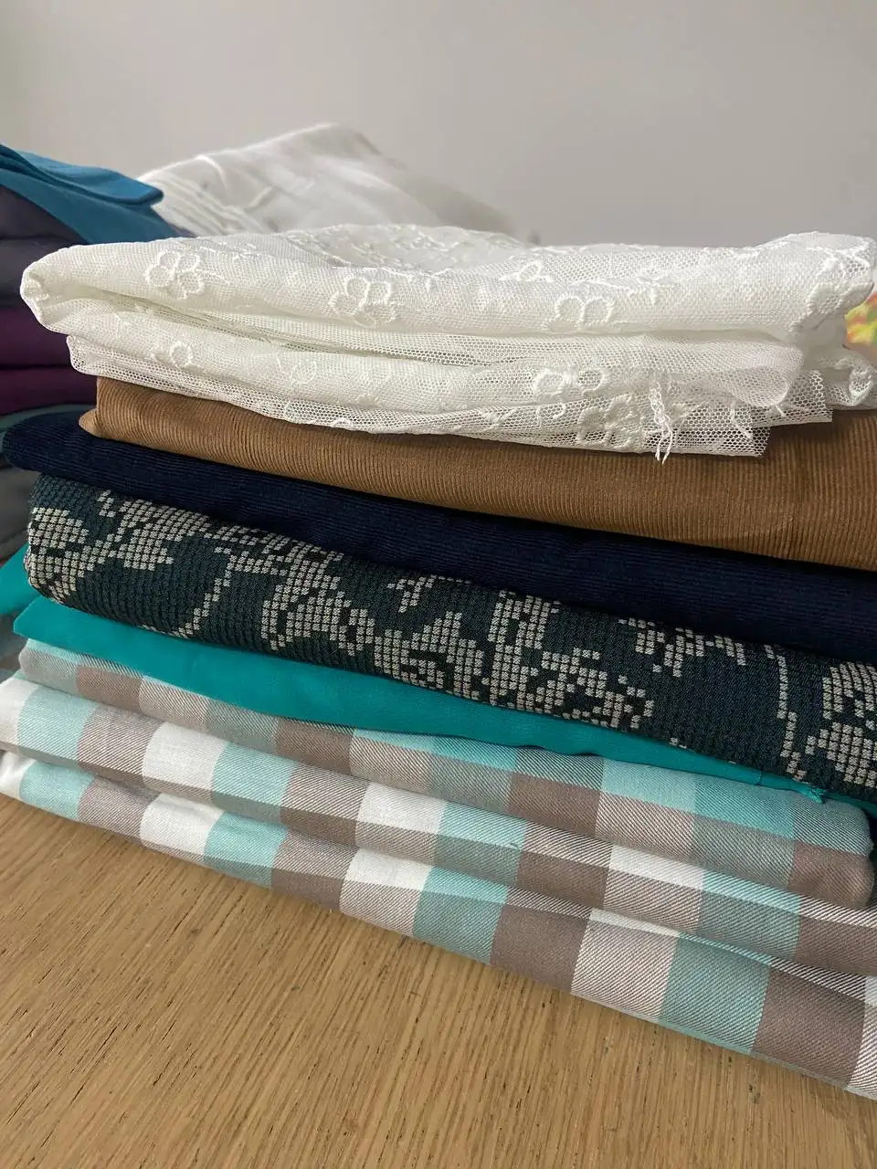 Отдам бесплатно много отрезов ткани - Ткани (Барахолка) в Москва