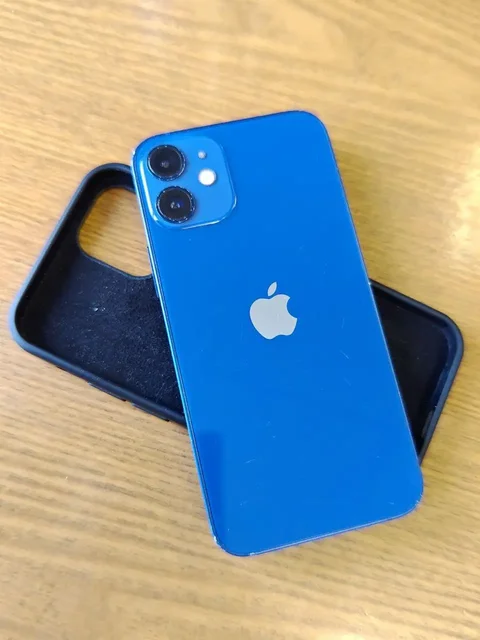 Продажа смартфонов и ноутбука в Москве - Электроника в Москва