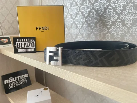 Оригинальный ремень Fendi в отличном состоянии - Коллекционные предметы в Москва