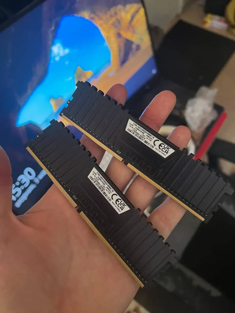 Продажа оперативной памяти DDR4 Corsair 2400 - Компьютерные комплектующие (Электроника) в Москва