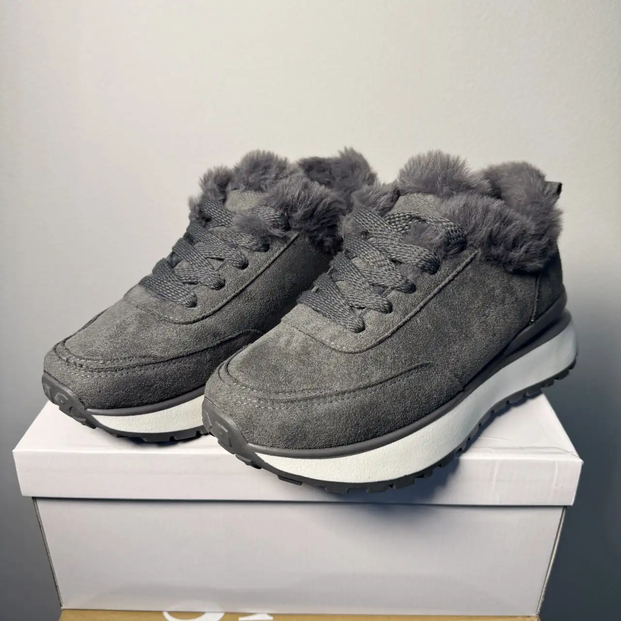 Женские кроссовки из натуральной замши - Обувь (Одежда) в Москва