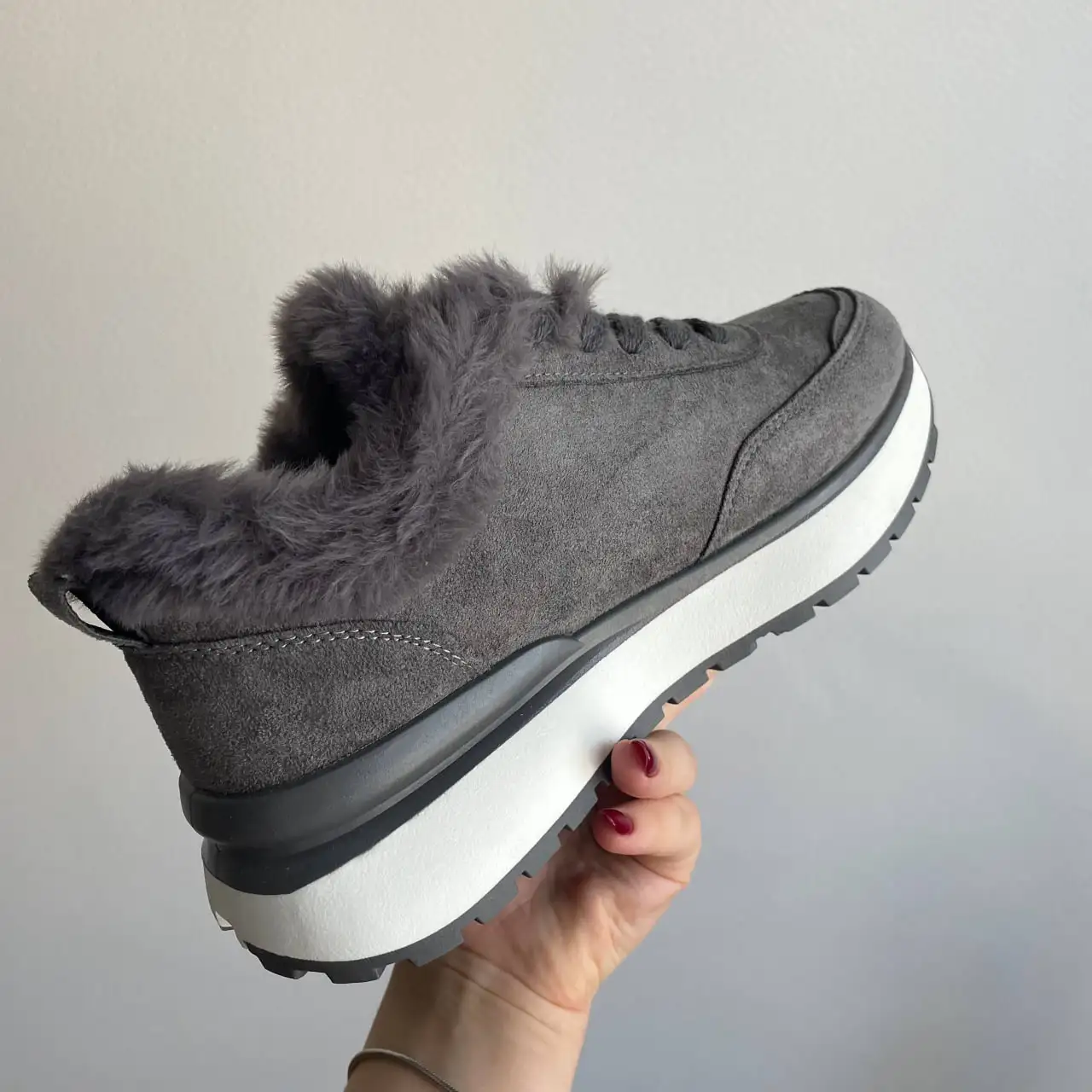 Женские кроссовки из натуральной замши - Обувь (Одежда) в Москва