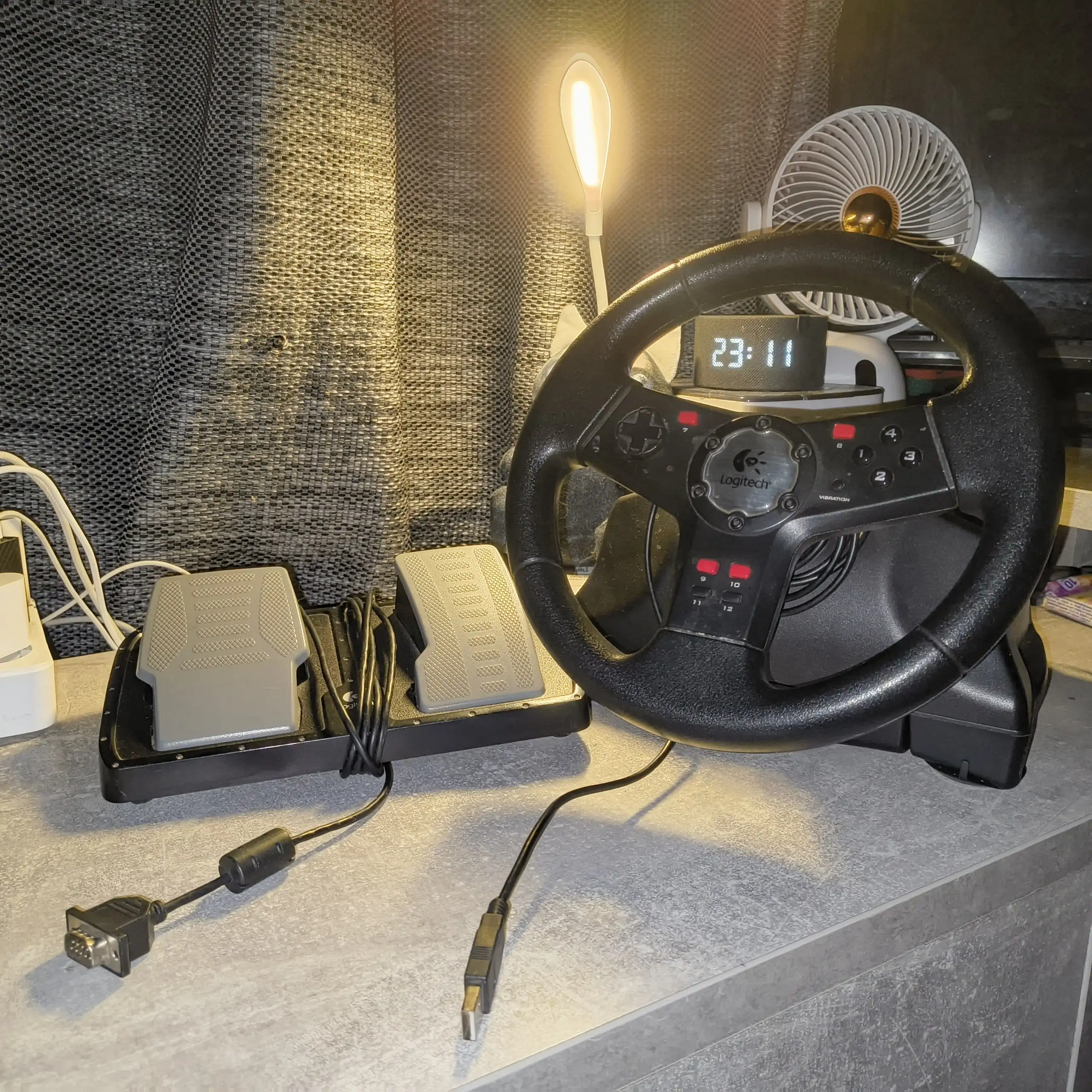 Руль Logitech с педалями - Игровые аксессуары (Электроника) в Москва