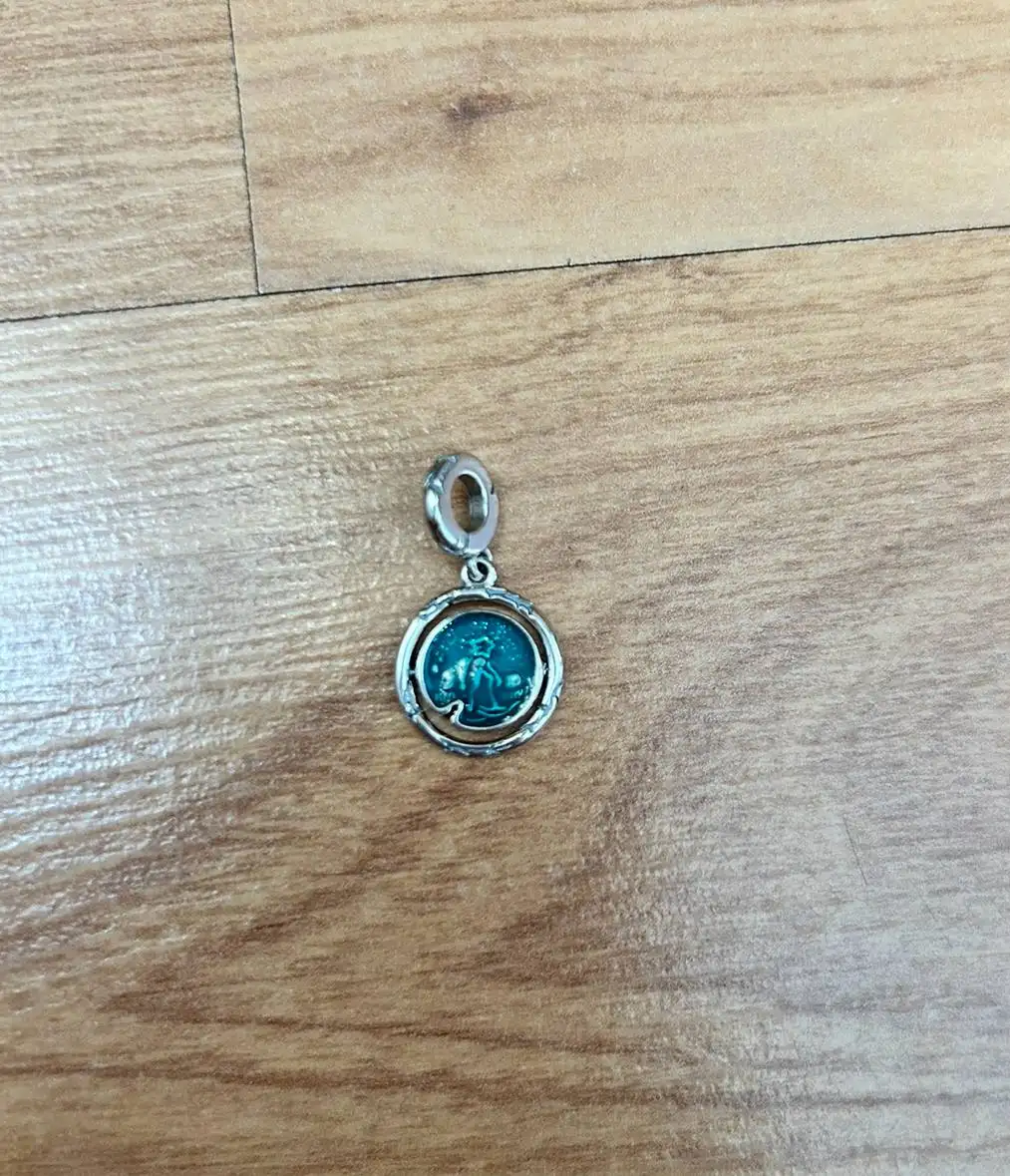 Серебряный шарм «очень странные дела» - Барахолка в Москва