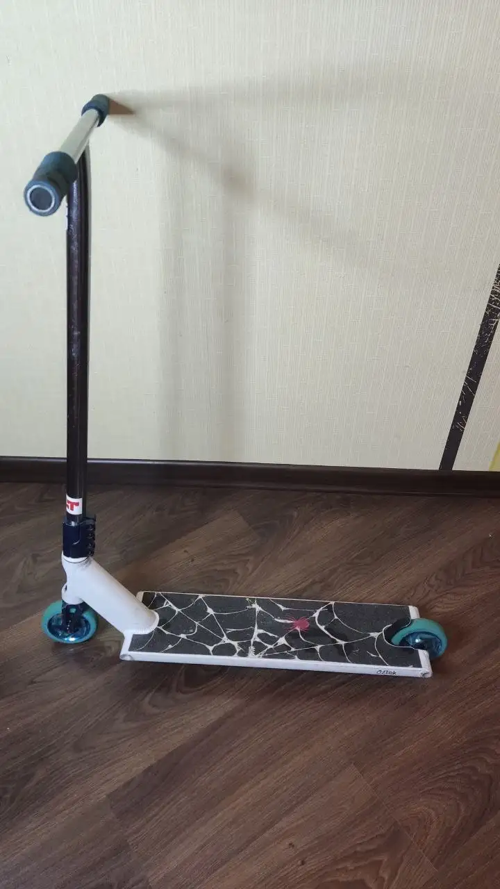 Продам всё что на фото, всё оригинал - Барахолка в Москва