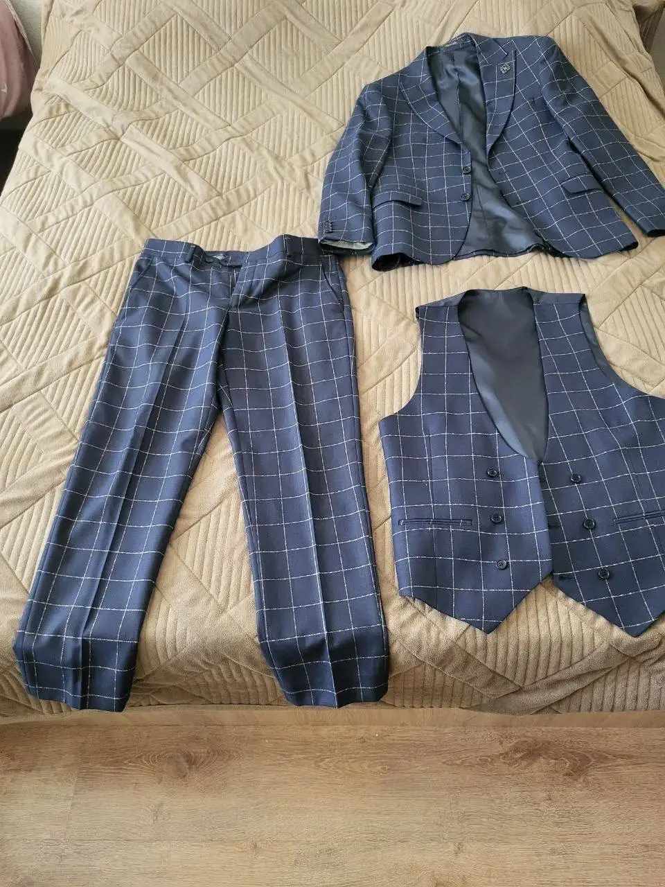 Продам мужской костюм тройка - Мужская одежда (Одежда) в Москва