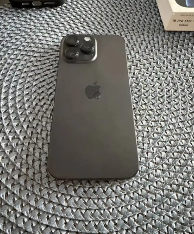 Продам IPhone 16 pro max в идеальном состоянии - Смартфоны (Электроника) в Москва