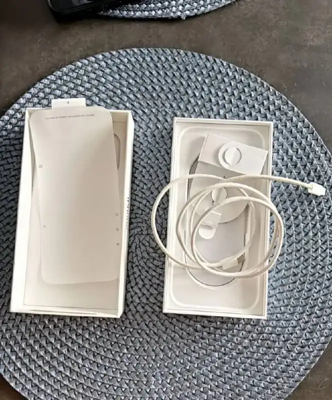 Продам IPhone 16 pro max в идеальном состоянии - Смартфоны (Электроника) в Москва