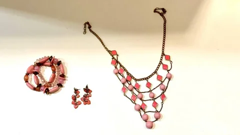 Комплект бижутерии (серьги, браслет, ожерелье) - Коллекционные карточки в Москва