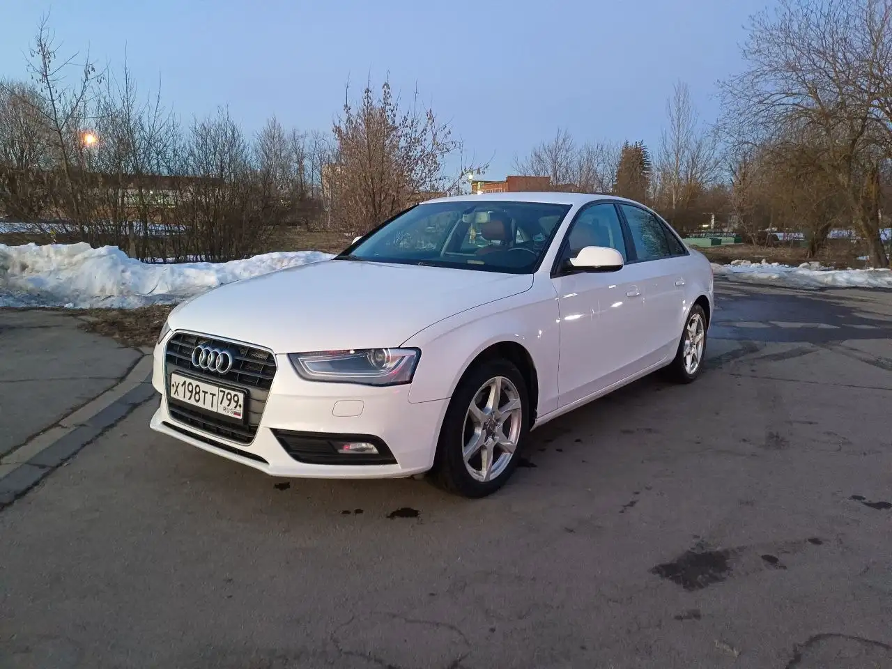 Продажа Audi A4 B8 2014 года рестайлинг - Авто в Москва