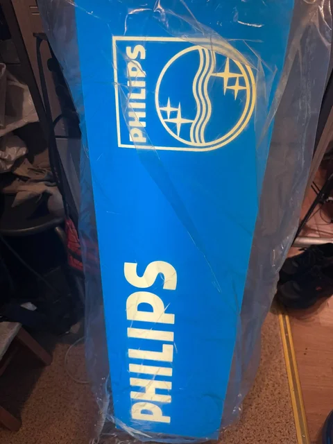 Вывески с подсветкой в наличии - Свечи в Москва