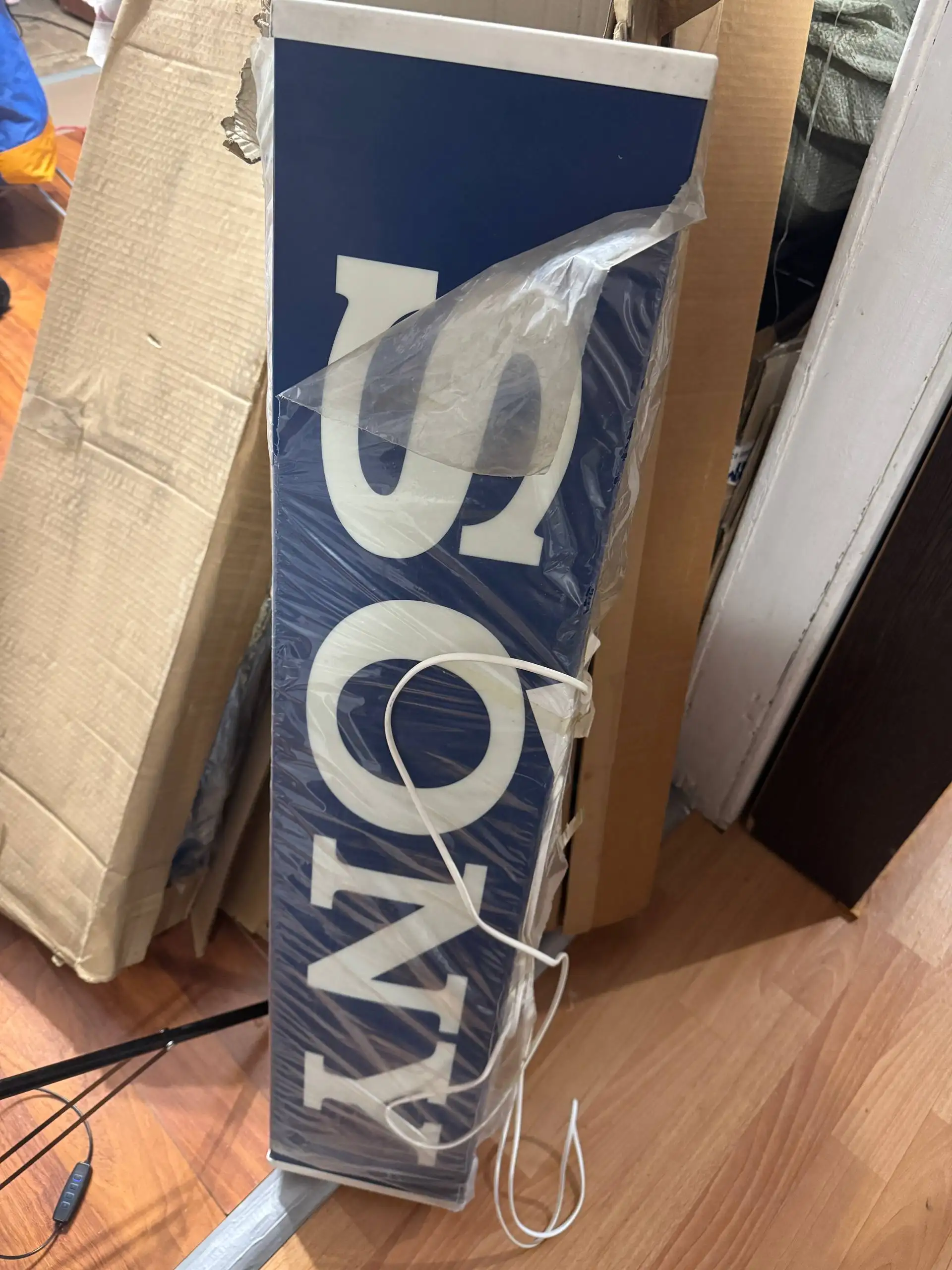 Вывески с подсветкой в наличии - Барахолка в Москва