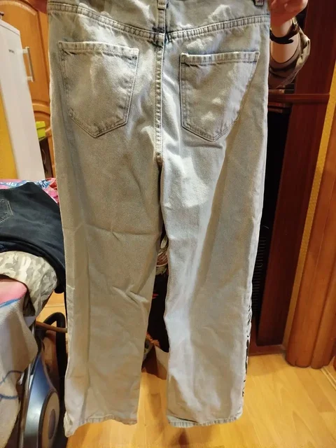 Джинсы и кеды б/у - Свечи в Москва