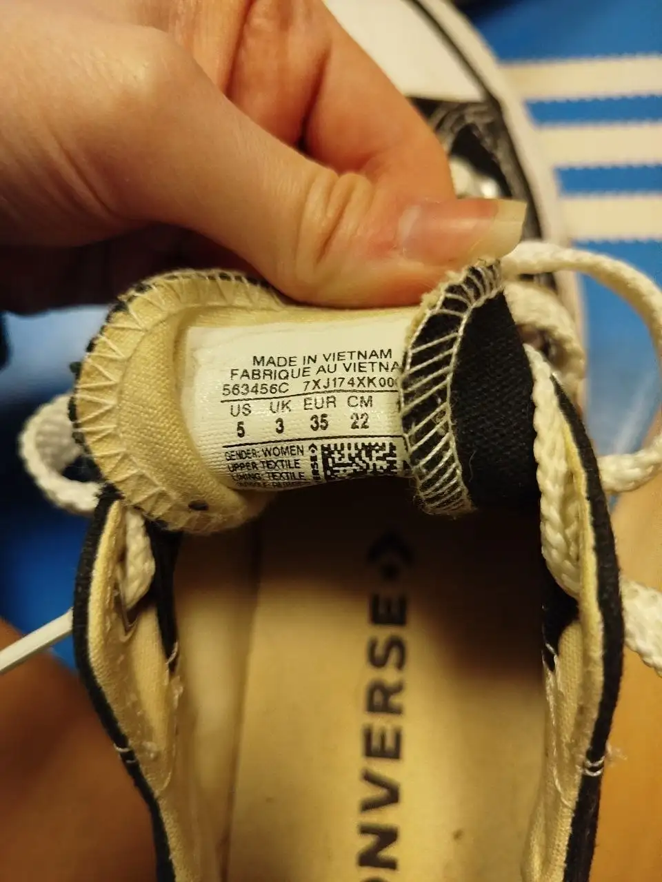 Джинсы и кеды б/у - Одежда (Барахолка) в Москва