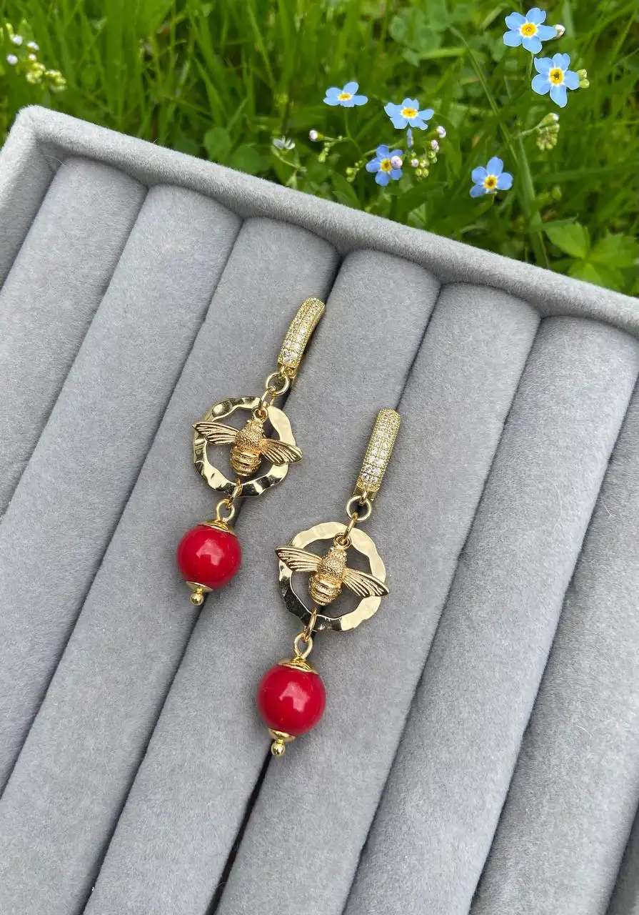 Серьги с кораллом и подвеской-пчелкой - Барахолка в Москва