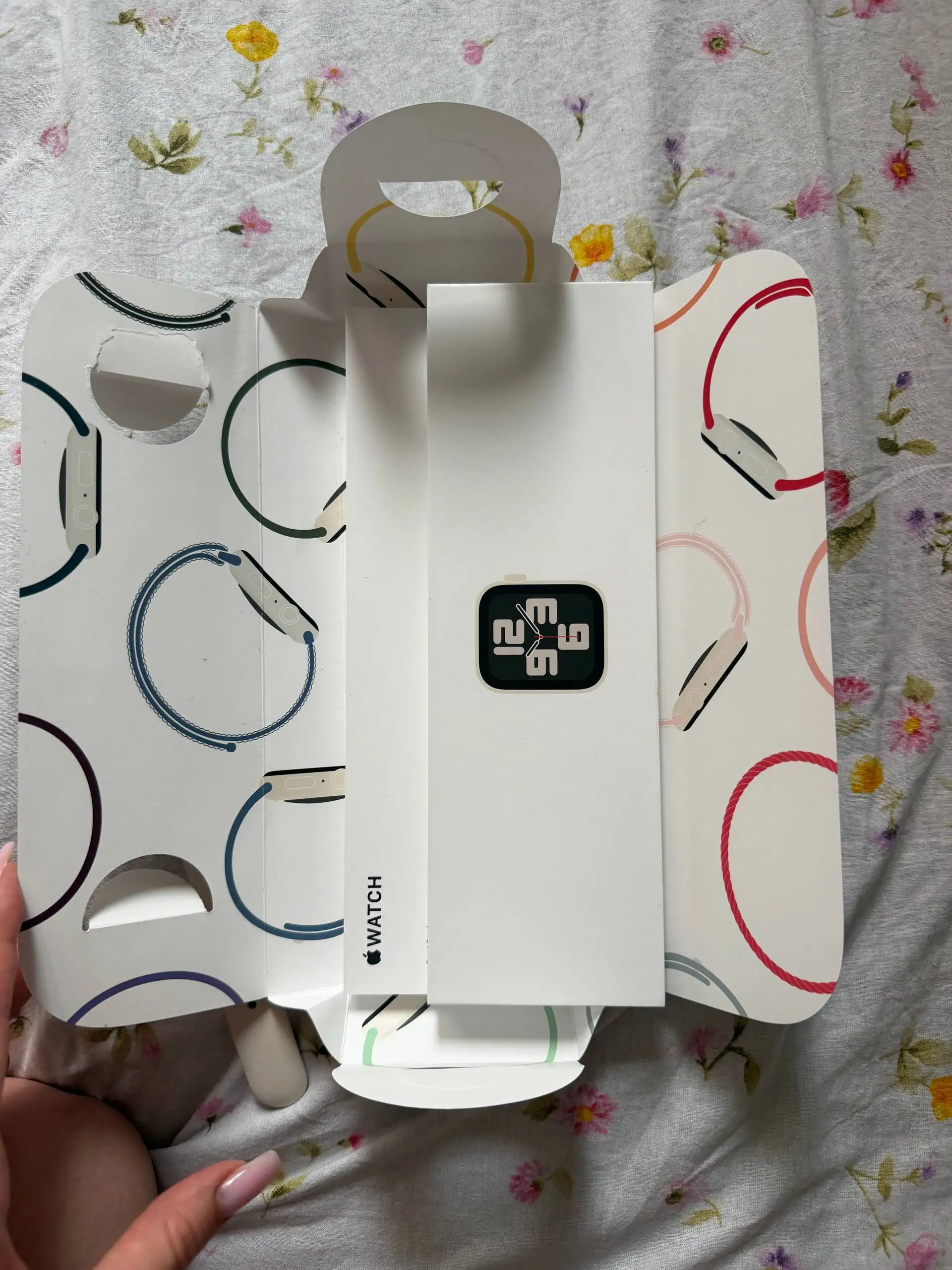 Продам Apple Watch SE 2 40 мм Starlight - Умные часы (Электроника) в Москва