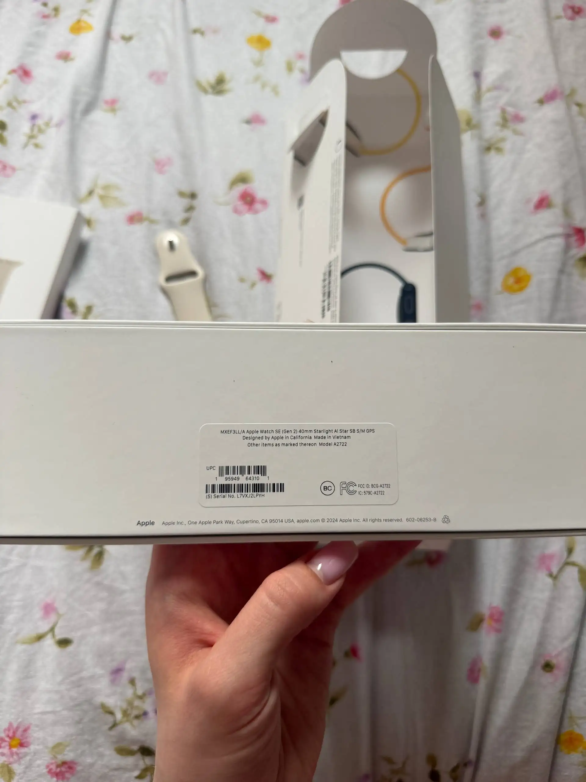 Продам Apple Watch SE 2 40 мм Starlight - Умные часы (Электроника) в Москва