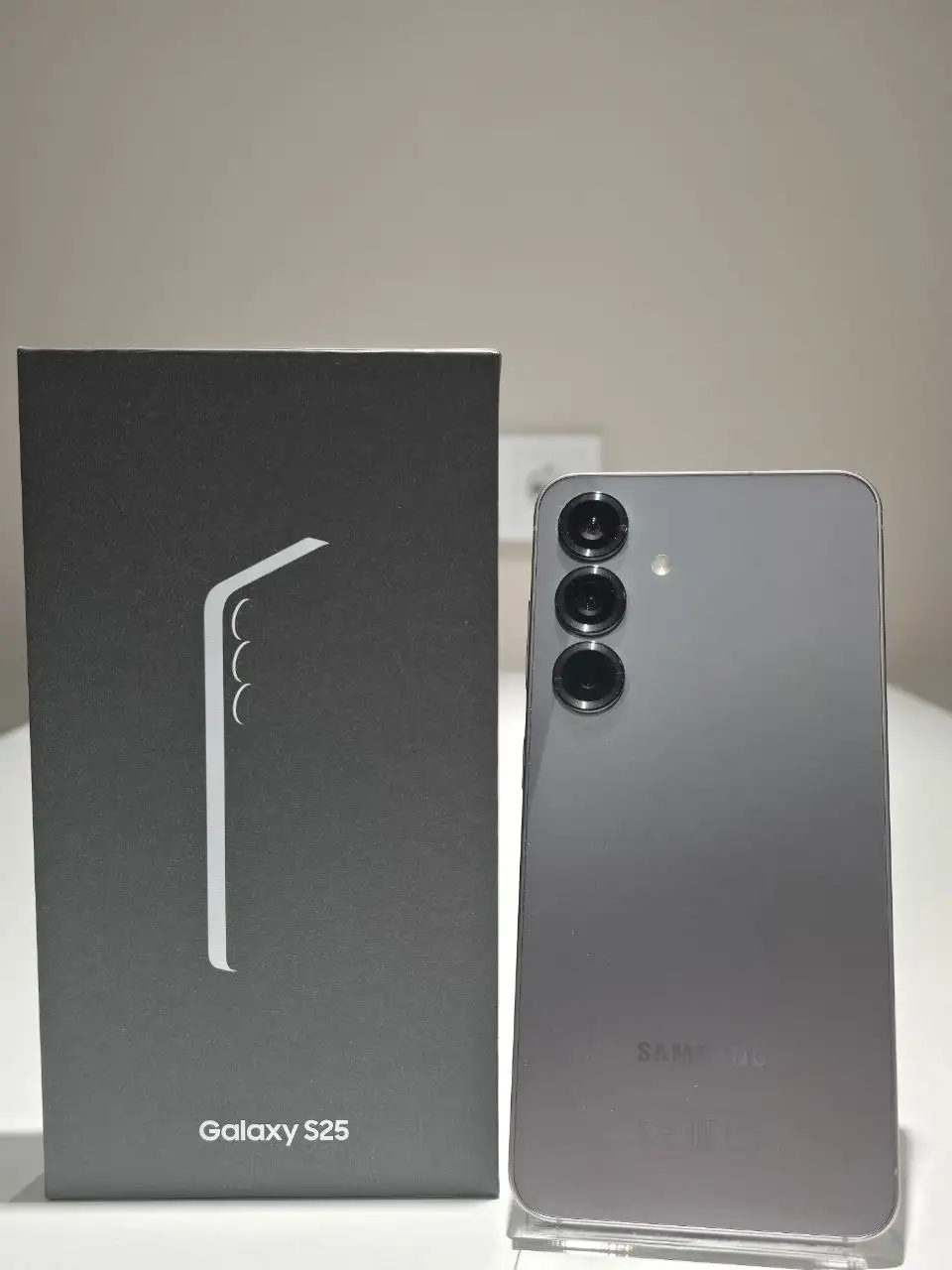 Samsung Galaxy S25 12/256 Гб Silver Shadow - Смартфоны (Электроника) в Москва