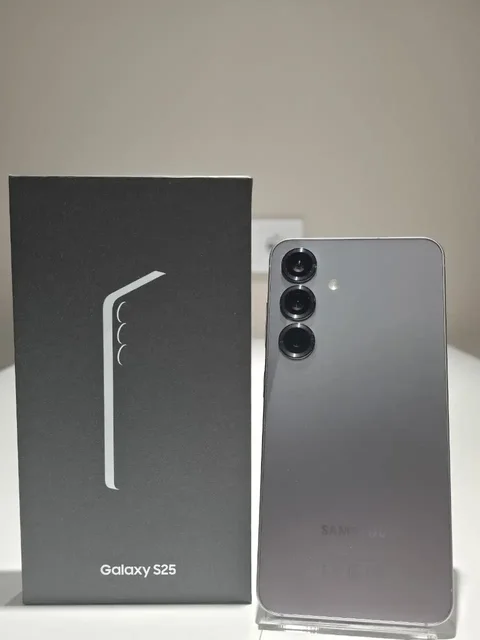 Samsung Galaxy S25 12/256 Гб Silver Shadow - Сетевые устройства в Москва