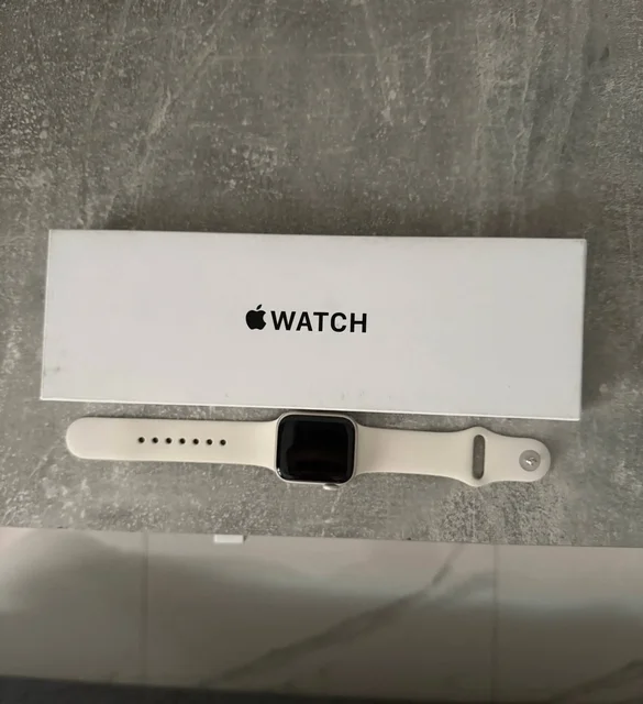 Apple Watch SE 2 40 мм GPS Starlight с плёнками - частное объявление в Москва
