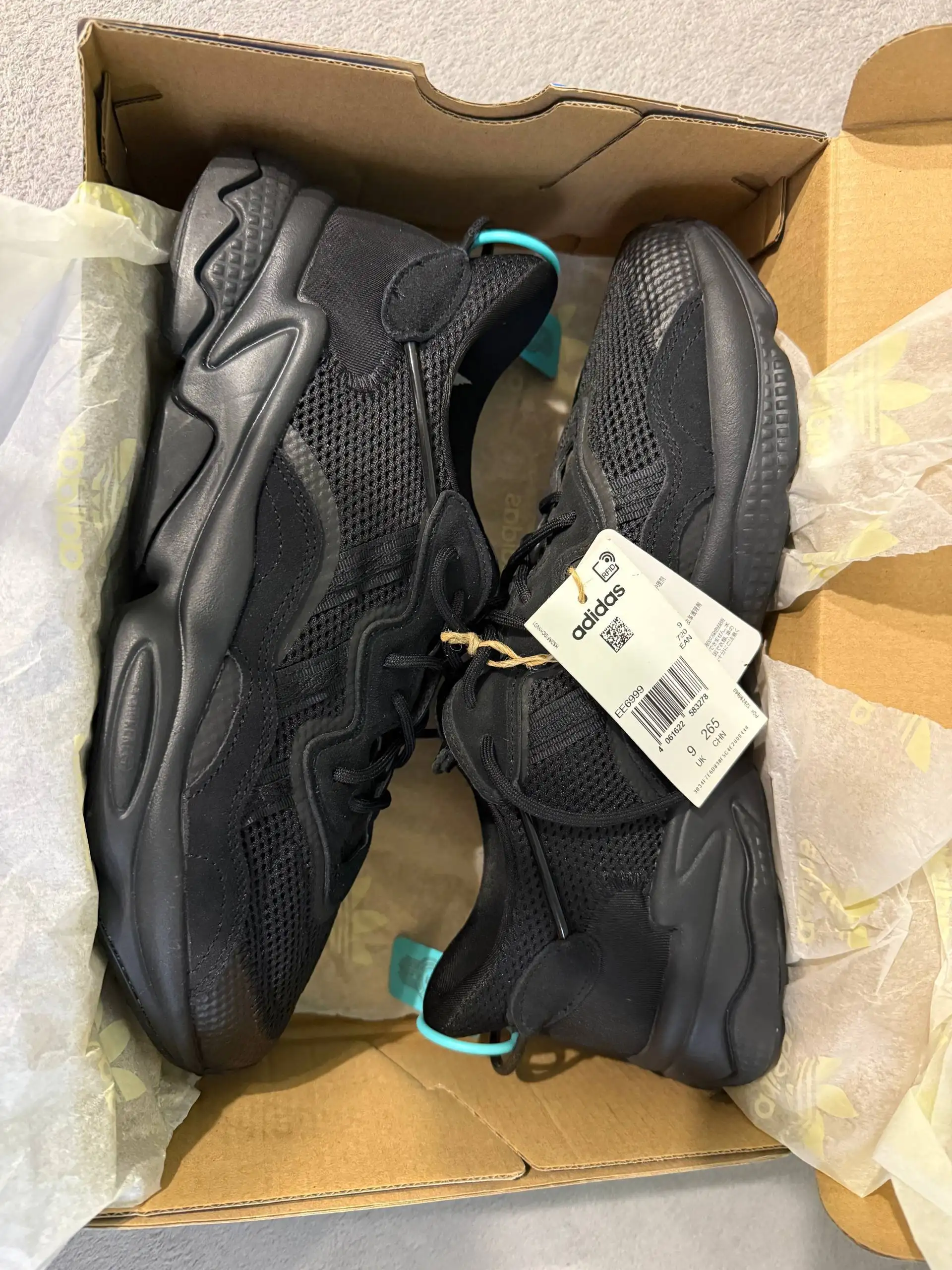 Кроссовки Adidas Ozweego Black оригинал в Москве - Обувь (Одежда) в Москва