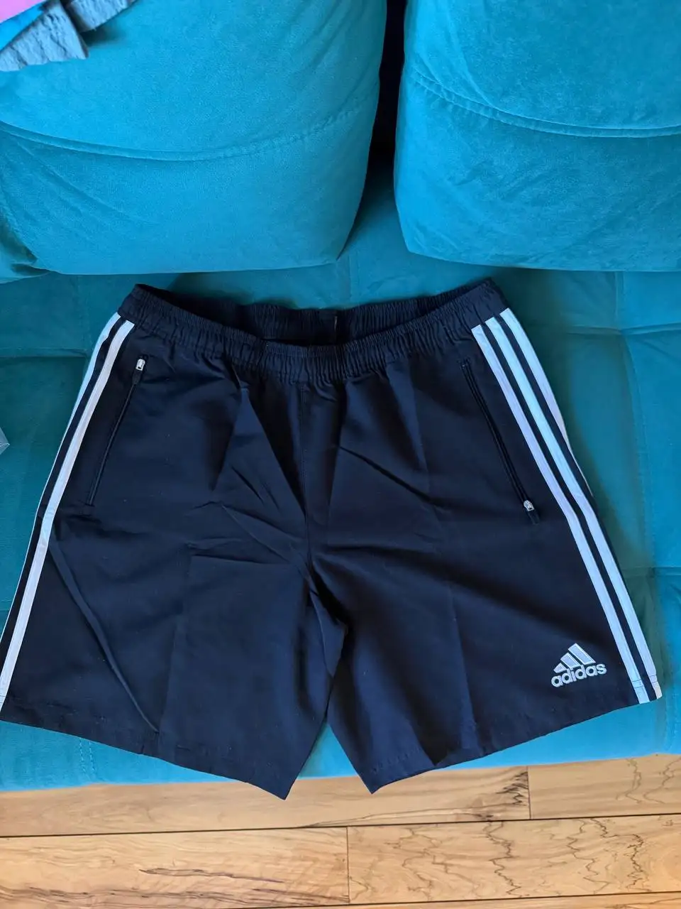 Новые шорты Adidas с биркой - Шорты (Одежда) в Москва