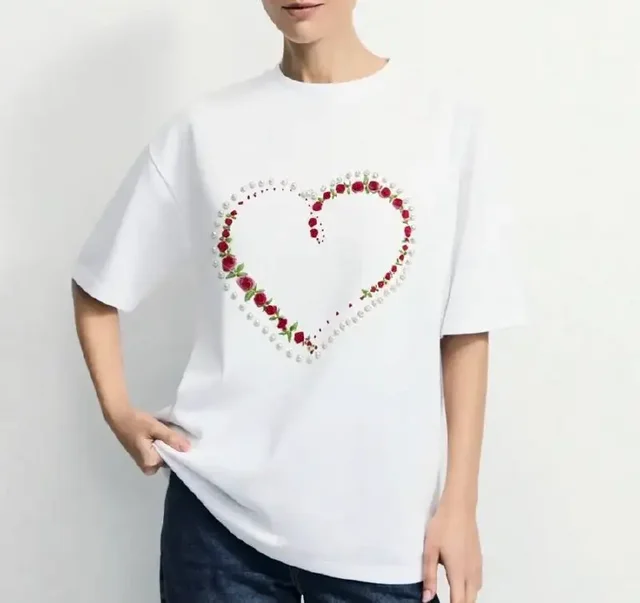 Футболка Zarina с ручной вышивкой, размер М - Интерьерный декор в Москва