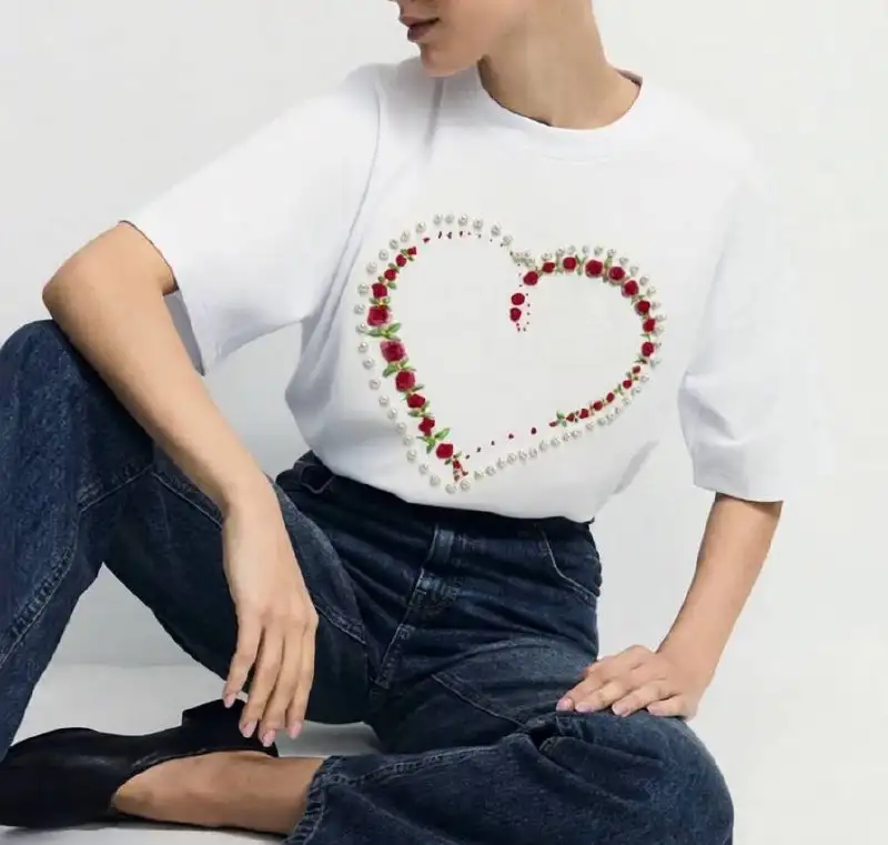 Футболка Zarina с ручной вышивкой, размер М - Одежда (Барахолка) в Москва