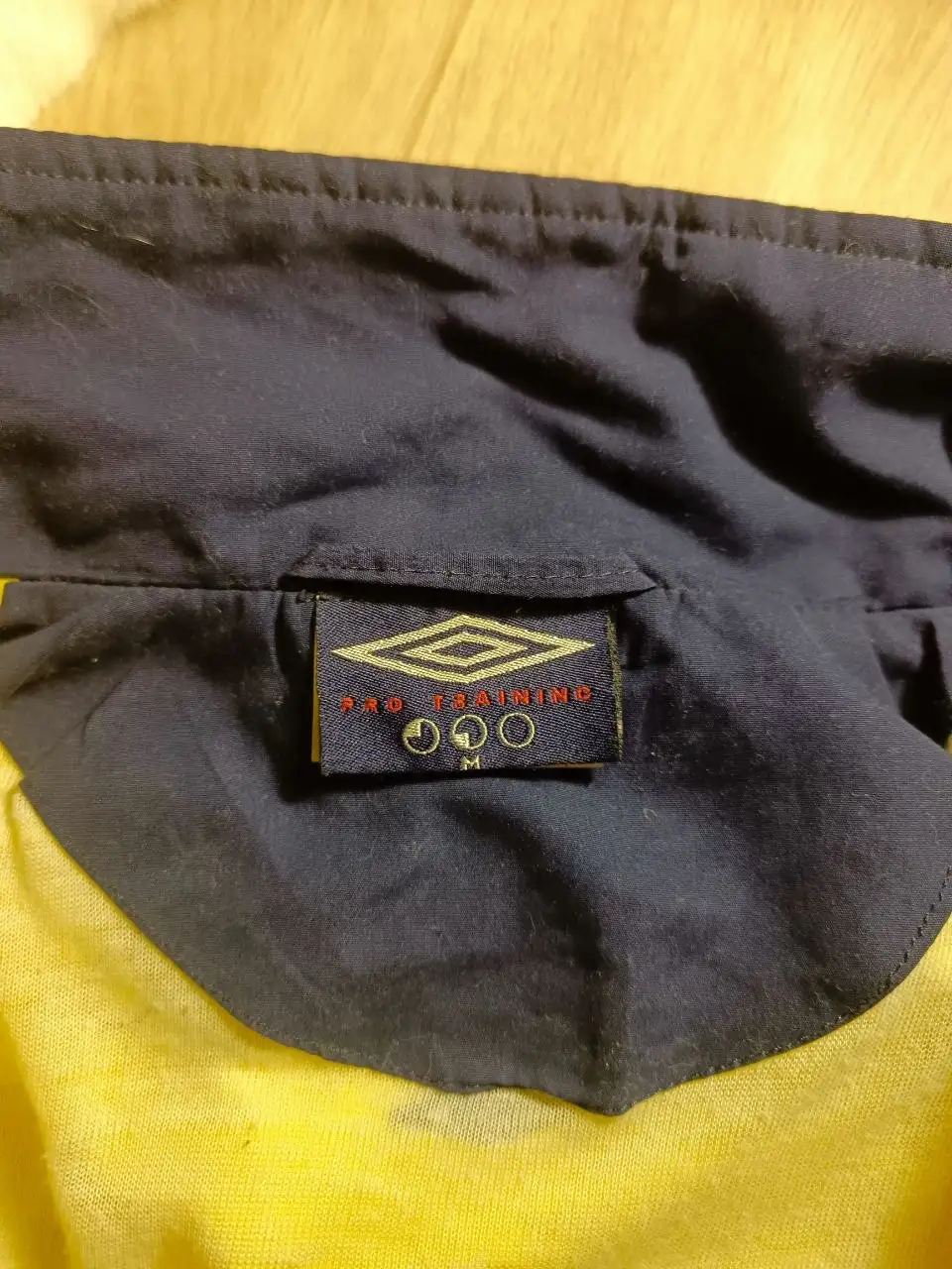 Продажа винтажных ветровок Adidas и Umbro - Верхняя одежда (Одежда) в Москва