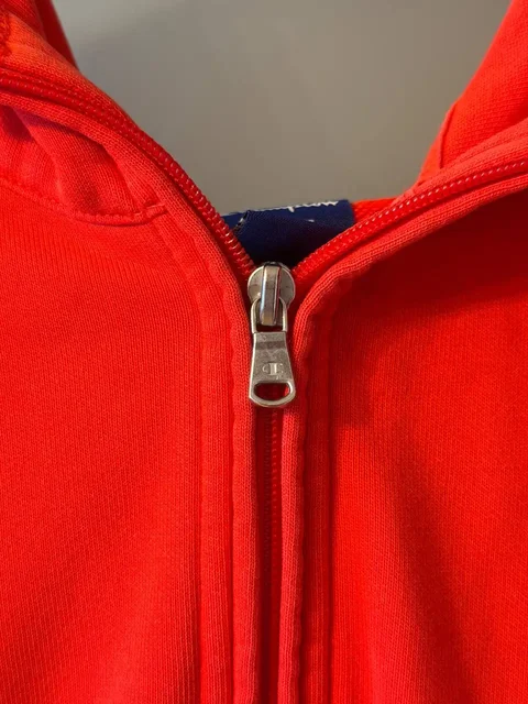 Худи Champion красного цвета размер L/XL - Верхняя одежда в Москва