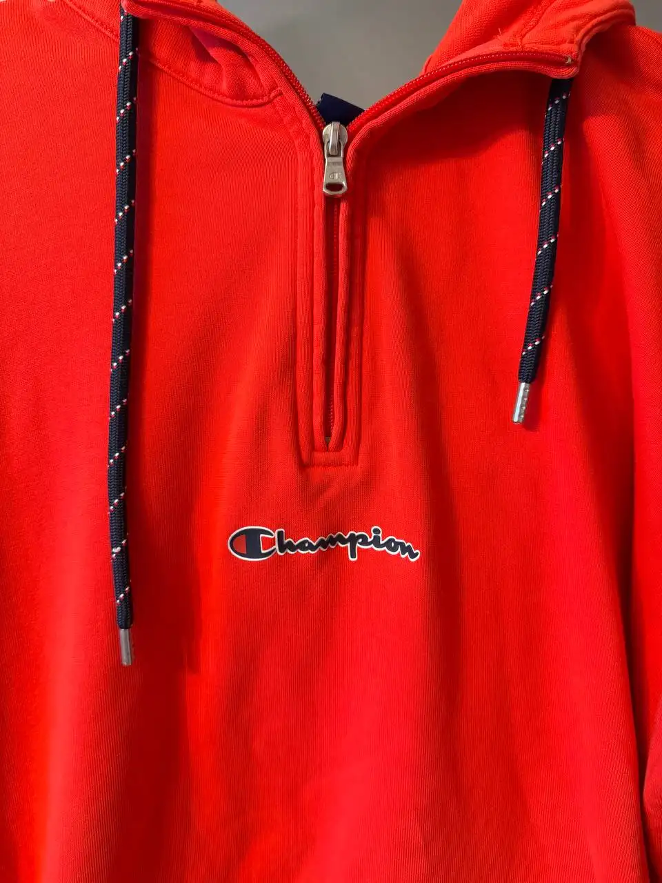 Худи Champion красного цвета размер L/XL - Верхняя одежда (Одежда) в Москва