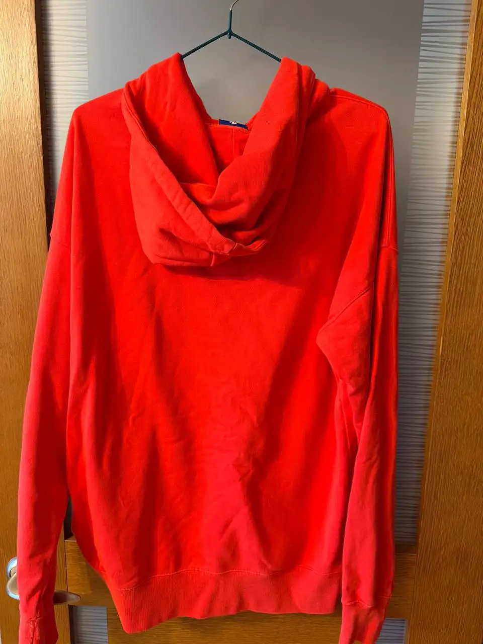 Худи Champion красного цвета размер L/XL - Верхняя одежда (Одежда) в Москва