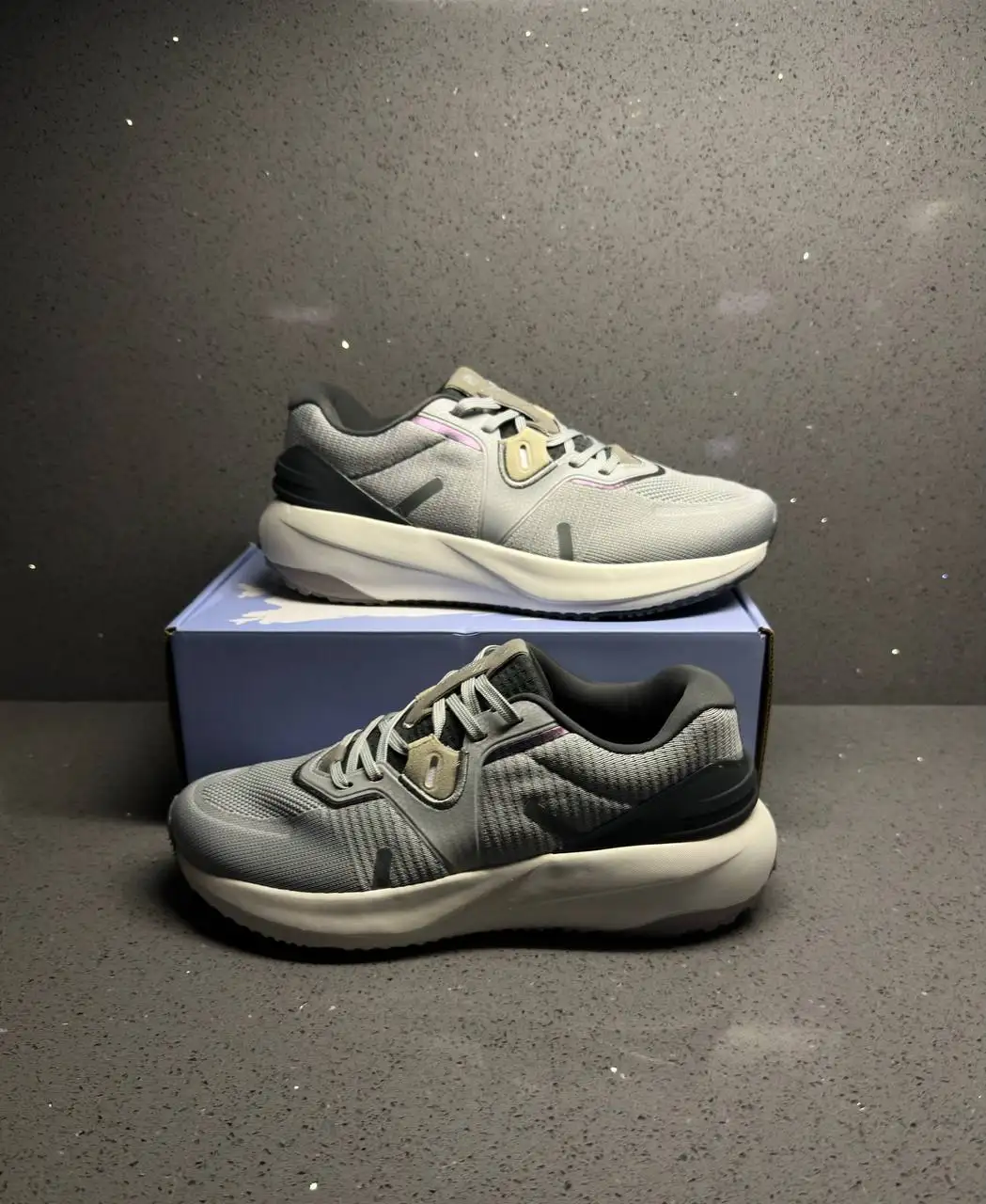 Продажа новых кроссовок белых и серых размеров 40-44 - Обувь (Барахолка) в Москва