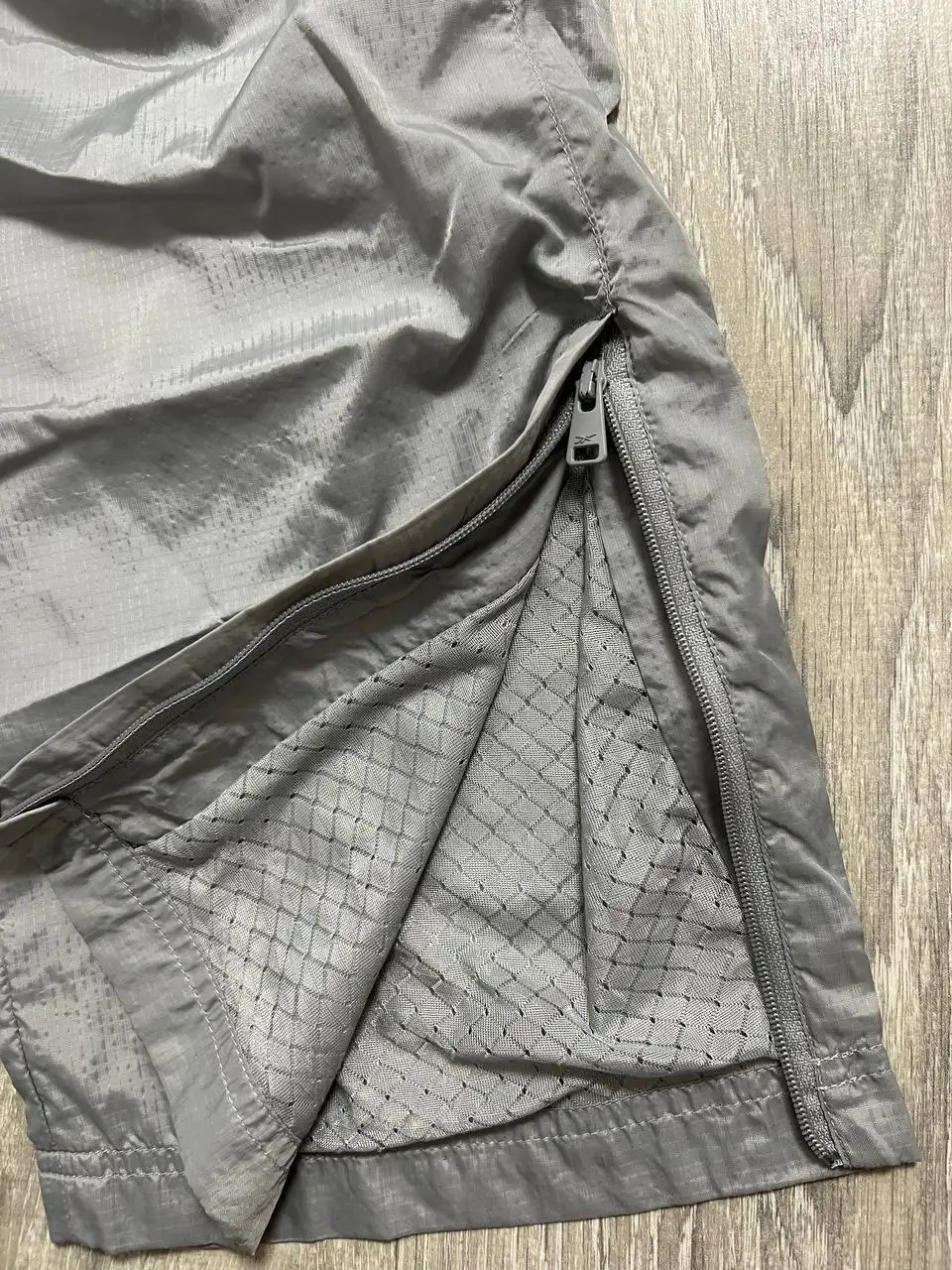 Новые спортивные брюки Reebok, размер S - Мужская одежда (Одежда) в Москва