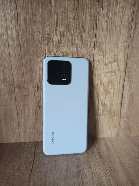 Xiaomi 13 (12/256) - не загружается, нужна прошивка - частное объявление в Москва