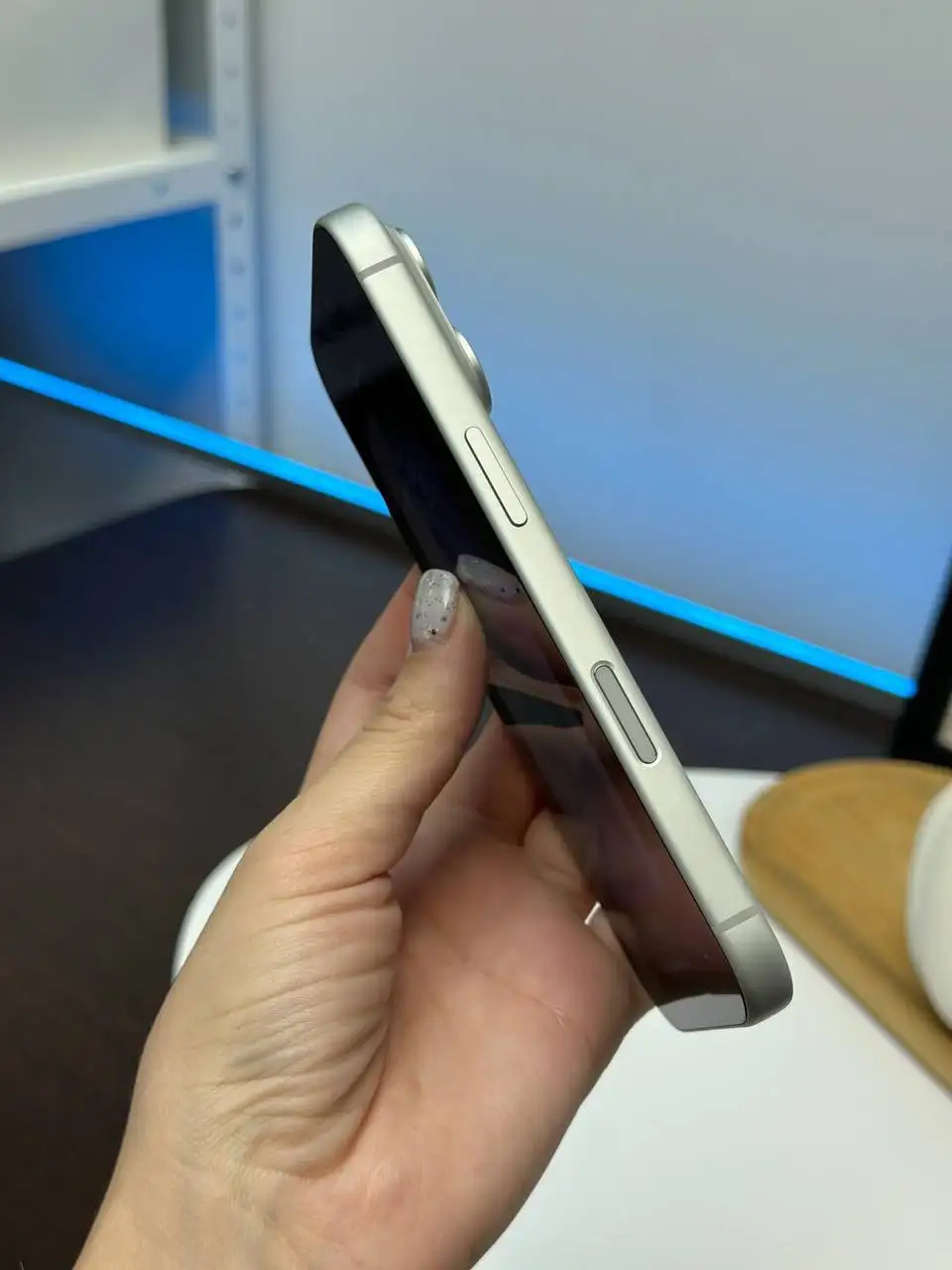 Продается iPhone 17 Pro Silver 256Gb - Электроника в Москва
