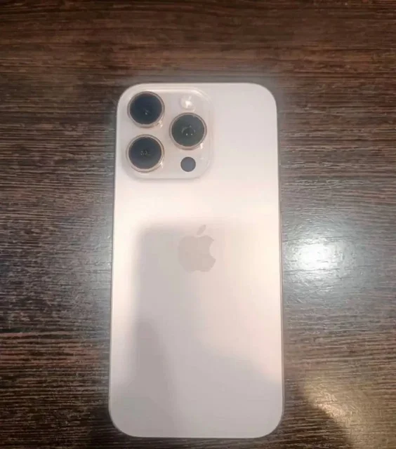 Продаю iPhone 16 Pro 128GB - Блоки питания в Москва