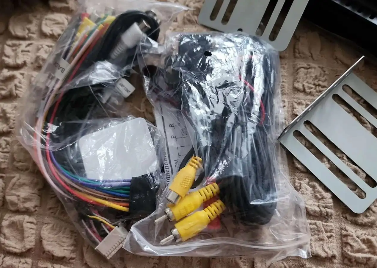Отдам даром автомагнитолу 7" Android 10 GPS Wi-Fi - Электроника авто (Авто) в Москва