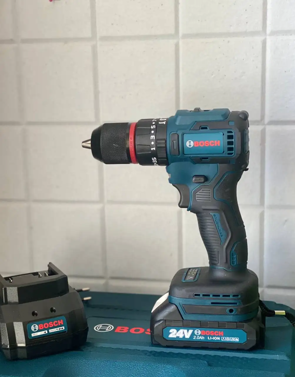 Шуруповёрт BOSCH с бесщёточным двигателем - Инструменты (Электроника) в Москва