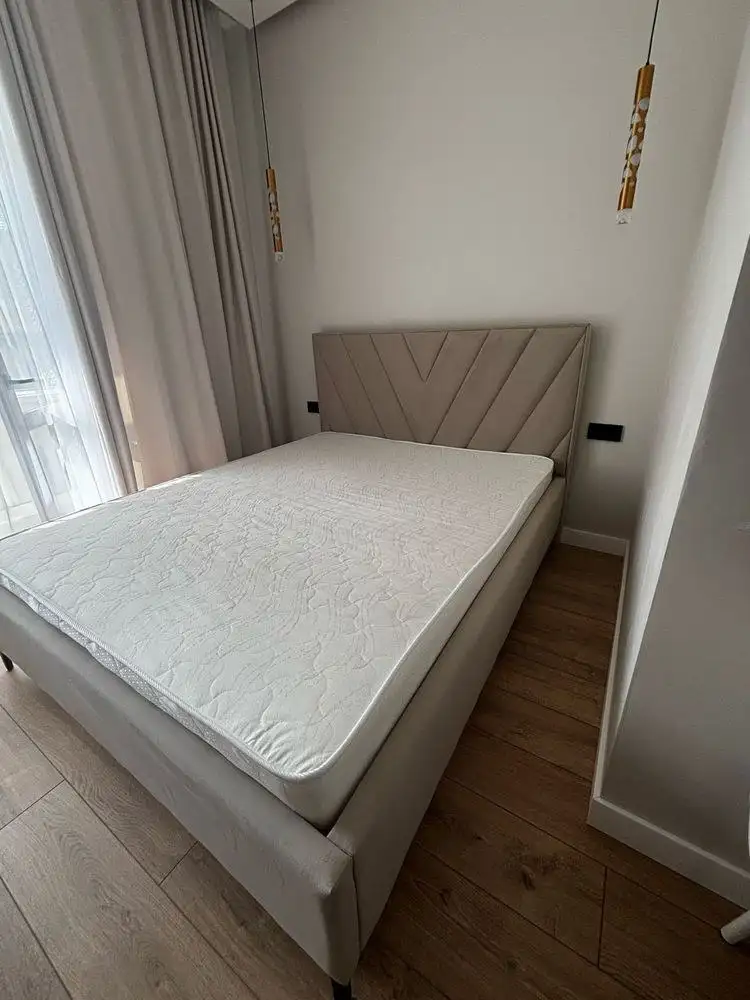 Двуспальная кровать с матрасом 160/200 и стол с креслами - Мебель (Для дома и дачи) в Москва