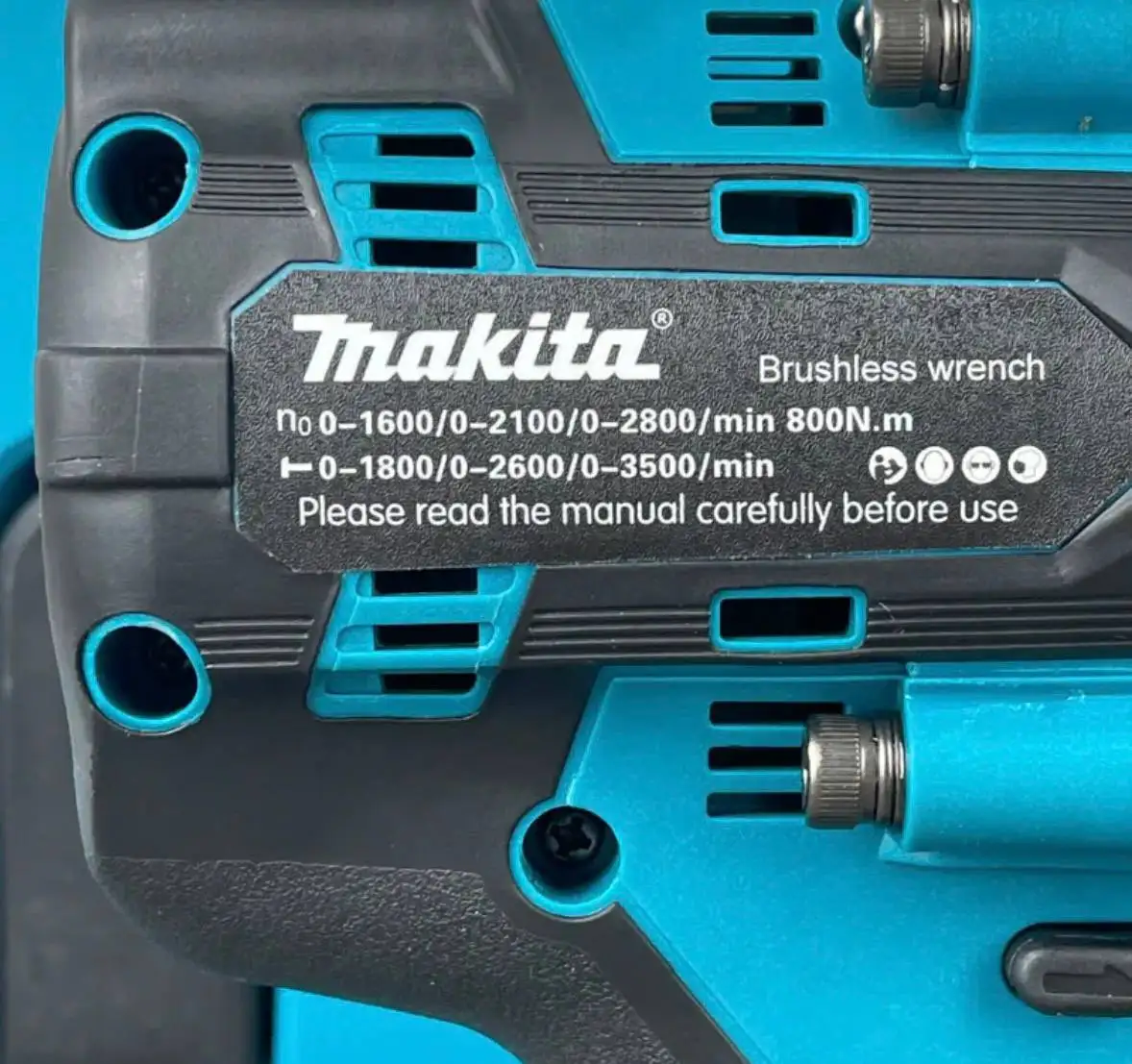 Гайковёрт Makita 800нм с АКБ 10 банок - Инструменты (Барахолка) в Москва