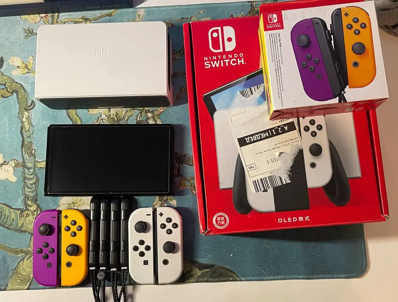 Продам Nintendo Switch OLED с джойконами, картой памяти 512GB и чехлом - Игры и приставки (Хобби и отдых) в Москва