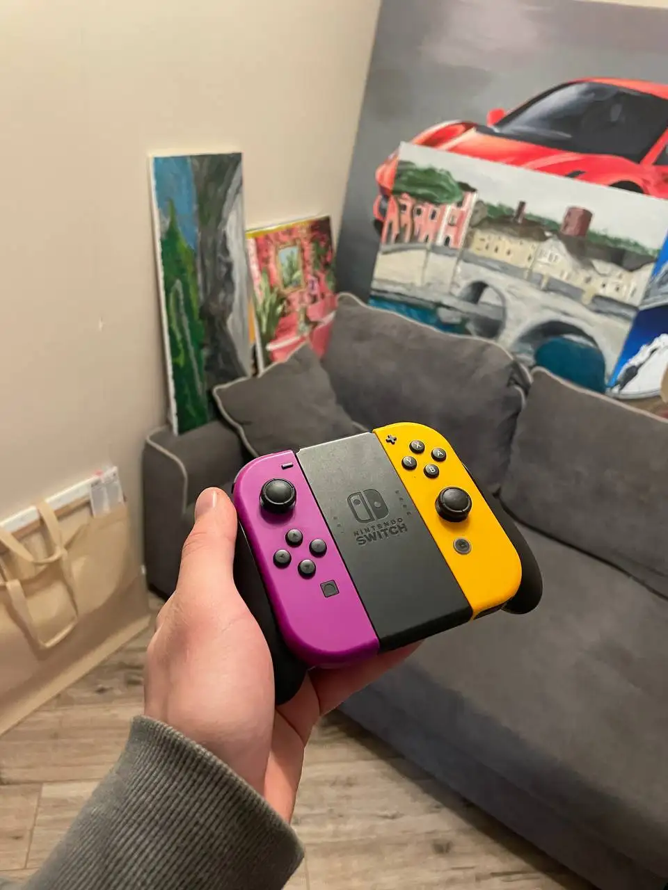 Продам Nintendo Switch OLED с джойконами, картой памяти 512GB и чехлом - Игры и приставки (Хобби и отдых) в Москва