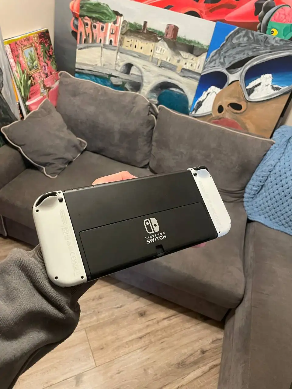 Продам Nintendo Switch OLED с джойконами, картой памяти 512GB и чехлом - Игры и приставки (Хобби и отдых) в Москва