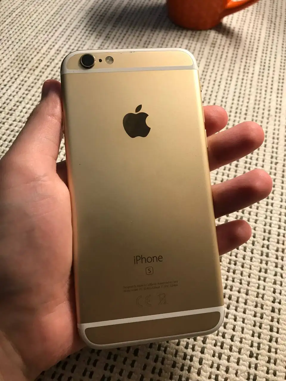 iPhone 6S 32GB Gold - Смартфоны и гаджеты (Электроника) в Москва