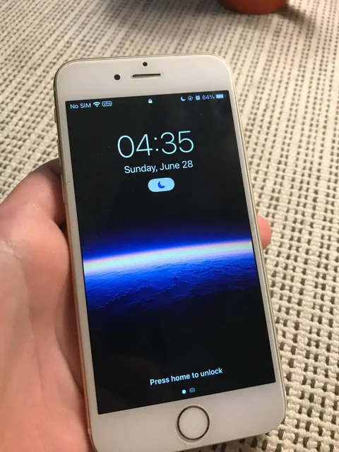 iPhone 6S 32GB Gold - Зарядные устройства в Москва